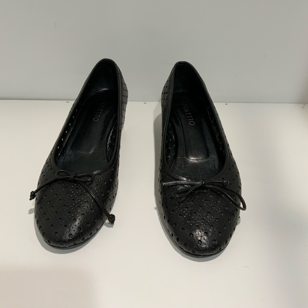 Women’s leather black flat. Poletto size 8